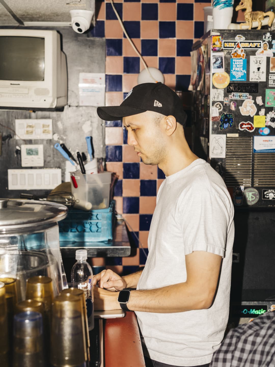 Xiulung at a video shoot for Graphite